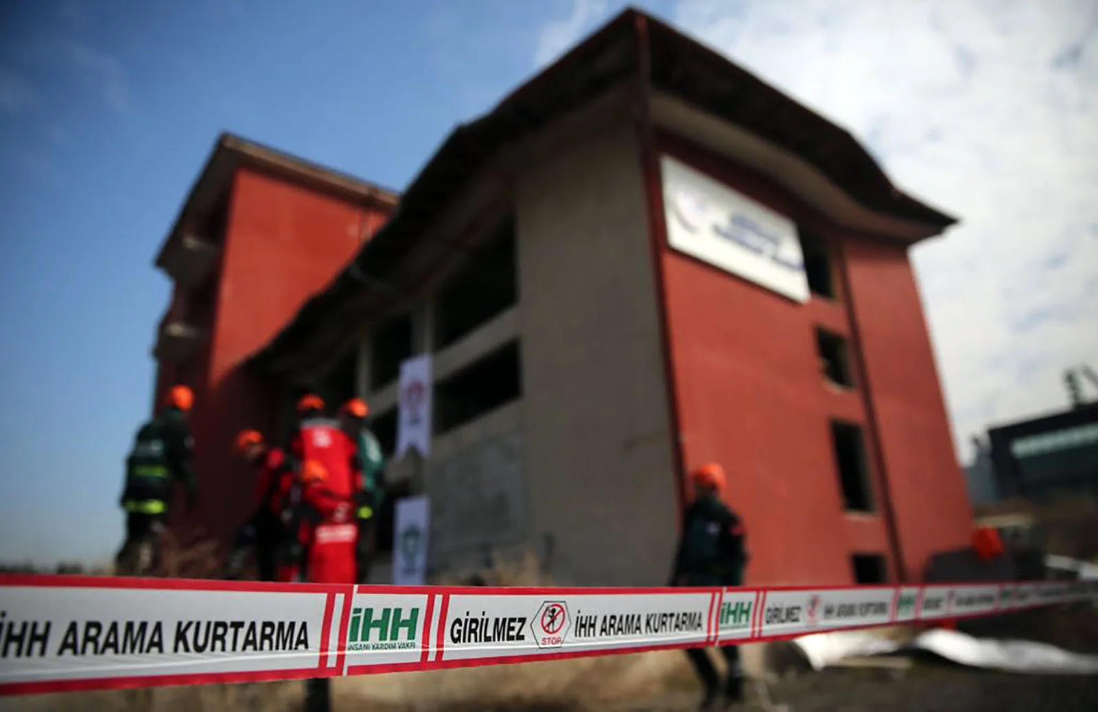 İHH arama kurtarma gönüllüleri eğitim alanında